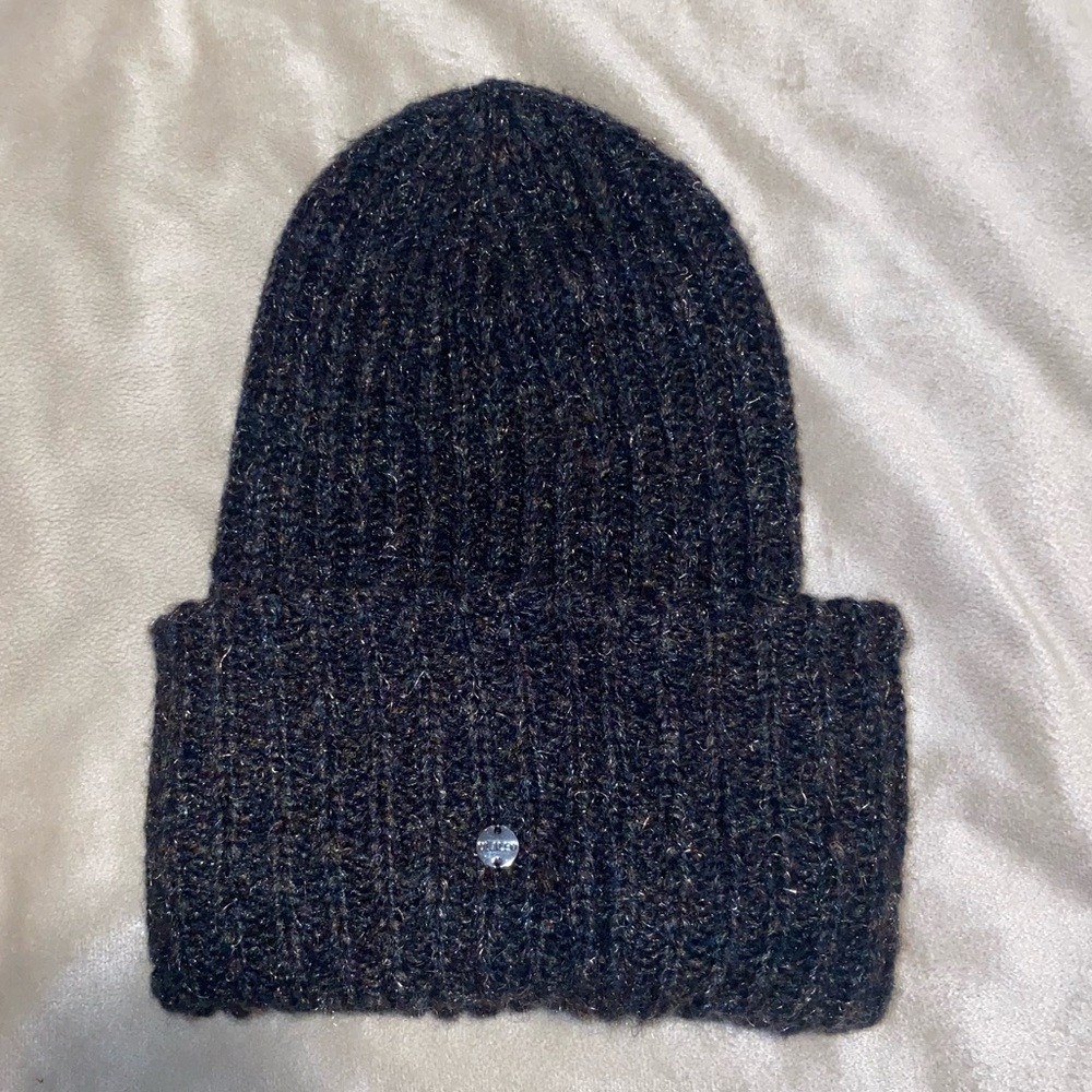 NWT Olaleo Beanie